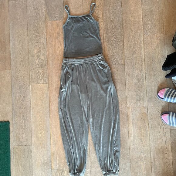 Skims Velour Tank Top & Jogger Set | Size Tank: Small Joggers: Small | Gray - Picture 7 of 10